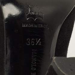 Pre Owned حذاء كعب عالي مانولو بلانيك مقدمة دائرية شامواه أسود مقاس 36.5