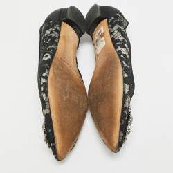 Pre Owned حذاء باليرينا فلات مانويلو بلانيك هانجيسي دانتيل أسود وحرير مقاس 38.5