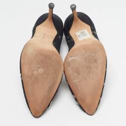 مملوكة مسبقًا حذاء كعب ع الي مانولو بلانيك هانجيسي مرصع بالدانتيل والساتان أسود/كحلي مقاس 39