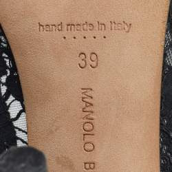 مملوكة مسبقًا حذاء كعب عالي مانولو بلانيك هانجيسي مرصع بالدانتيل والساتان أسود/كحلي مقاس 39