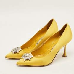 Pre Owned Manolo Blahnik Mamey Size 37.5 Yellow Satin Pointed Teo Pumps