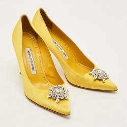 Pre Owned Manolo Blahnik Mamey Size 37.5 Yellow Satin Pointed Teo Pumps