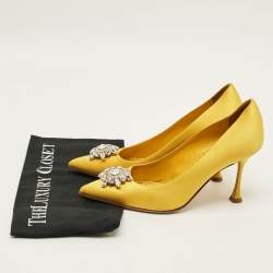 Pre Owned Manolo Blahnik Mamey Size 37.5 Yellow Satin Pointed Teo Pumps