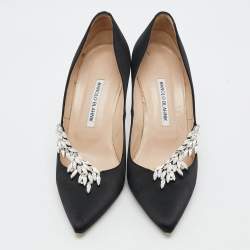 Pre Owned Manolo Blahnik Nadira Size 39.5 Black Satin Crystal Embellished Pumps