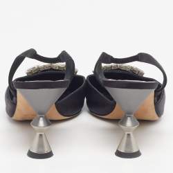 مملوكة مسبقًا Manolo Blahnik Prietasli Size 39.5 Black Satin Crystal Embellished Slingback Sandals