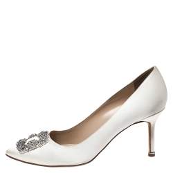 Pre Owned Manolo Blahnik Ivory Satin Hangisi Crystal Embellished Pumps Size 40