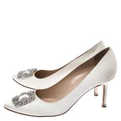 Pre Owned Manolo Blahnik Ivory Satin Hangisi Crystal Embellished Pumps Size 40