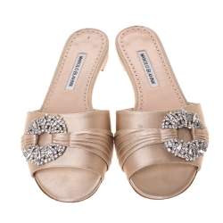 Pre Owned صندل سلايد فلات مانولو بلانيك "رالينا" مزخرف بكريستال ساتان بيج مقاس 39.5