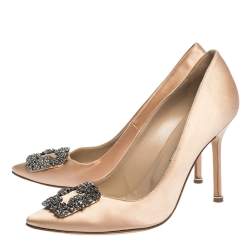 مملوكة مسبقًا حذاء كعب عالي مانولو بلانيك "هانغيسي" مزخرف بكريستال ساتان بيج مقاس 41