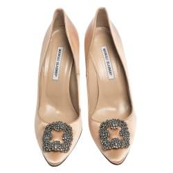 مملوكة مسبقًا حذاء كعب عالي مانولو بلانيك "هانغيسي" مزخرف بكريستال ساتان بيج مقاس 41