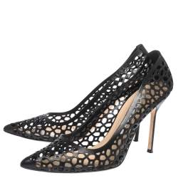 مملوكة مسبقًا حذاء كعب عالي مانولو بلانيك بمقدمة مدببة جلد قصة ليزر أسود مق اس 39.5