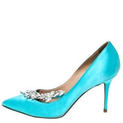 مملوكة مسبقًا Manolo Blahnik Blue Satin Nadira Crystal Embellished Pointed Toe Pumps Size 36.5