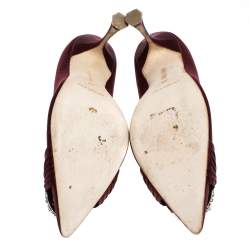 Pre Owned حذاء كعب عالي مانولو بلانيك بمقدمة مدببة و مزخرف بكريستال ساتان عنابي مقاس 38