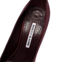 Pre Owned حذاء كعب عالي مانولو بلانيك بمقدمة مدببة و مزخرف بكريستال ساتان عنابي مقاس 38