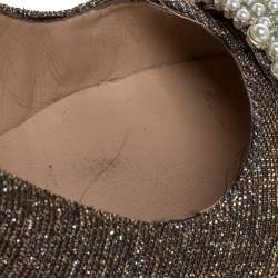 مملوكة مسبقًا Manolo Blahnik Metallic Glitter Fabric Hangisi Pearl Embellished Pumps Size 39