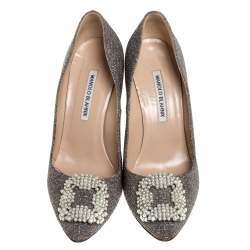 مملوكة مسبقًا Manolo Blahnik Metallic Glitter Fabric Hangisi Pearl Embellished Pumps Size 39