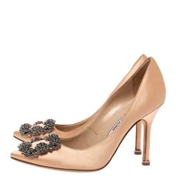 Pre Owned Manolo Blahnik Beige Satin Hangisi Crystal Embellished Pumps Size 34