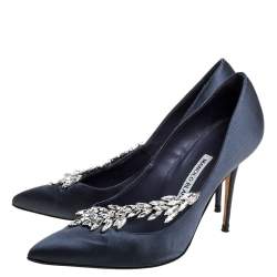 Pre Owned حذاء كعب عالي مانولو بلانيك مقدمة مدببة مزخرف كريستال ناديرا ساتان رمادي مقاس 37