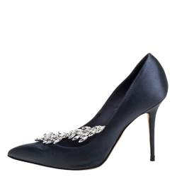 Pre Owned حذاء كعب عالي مانولو بلانيك مقدمة مدببة مزخرف كريستال ناديرا ساتان رمادي مقاس 37