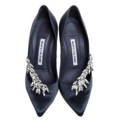 Pre Owned حذاء كعب عالي مانولو بلانيك مقدمة مدببة مزخرف كريستال ناديرا ساتان رمادي مقاس 37