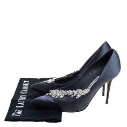 Pre Owned حذاء كعب عالي مانولو بلانيك مقدمة مدببة مزخرف كريستال ناديرا ساتان رمادي مقاس 37