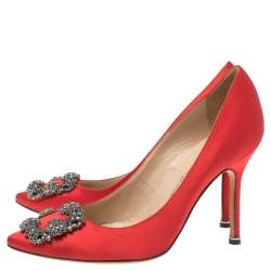 Pre Owned حذاء كعب عالي مانولو بلانيك مقدمة مدببة مزخرف كريستال هانغيسي ساتان أحمر مقاس 38