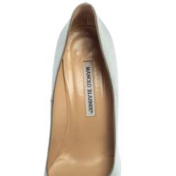 مملوكة مسبقًا Manolo Blahnik Blue Satin Hangisi Crystal Embellished Pointed Toe Pumps Size 39