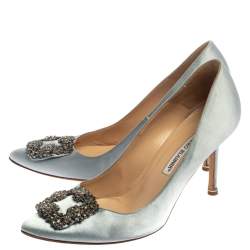 مملوكة مسبقًا Manolo Blahnik Blue Satin Hangisi Crystal Embellished Pointed Toe Pumps Size 39