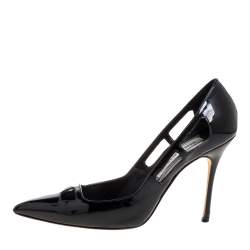 مملوكة مسبقًا Manolo Blahnik Black Patent Leather Cut Out Pumps Size 39