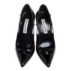 مملوكة مسبقًا Manolo Blahnik Black Patent Leather Cut Out Pumps Size 39