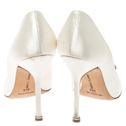 مملوكة مسبقًا Manolo Blahnik White Satin Hangisi Pumps Size 39.5