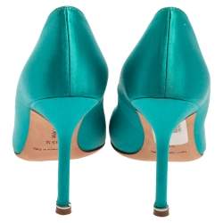 مملوكة مسبقًا Manolo Blahnik Blue Satin Hangisi Crystal Embellished Pumps Size 35.5