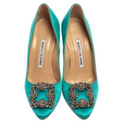 مملوكة مسبقًا Manolo Blahnik Blue Satin Hangisi Crystal Embellished Pumps Size 35.5