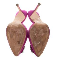 مملوكة مسبقًا Manolo Blahnik Purple Satin Hangisi Crystal Embellished Sandals Size 38