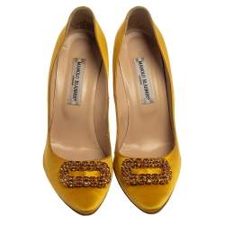 مملوكة مسبقًا  Manolo Blahnik Yellow Satin Hangisi Crystal Embellished Pumps Size 39.5