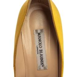 مملوكة مسبقًا  Manolo Blahnik Yellow Satin Hangisi Crystal Embellished Pumps Size 39.5