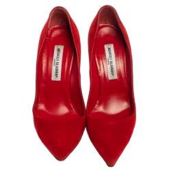 Pre Owned حذاء كعب عالى مانولو بلانيك بى بى سويدى أحمر مقاس 39.5