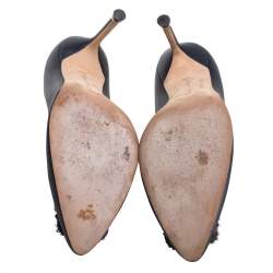 مملوكة مسبقًا Manolo Blahnik Grey Satin Hangisi Pumps Size 38