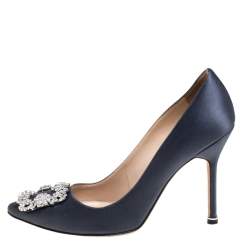 مملوكة مسبقًا Manolo Blahnik Grey Satin Hangisi Pumps Size 38