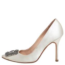 Pre Owned Manolo Blahnik White Satin Hangisi Crystal Embellished Pumps Size 38.5