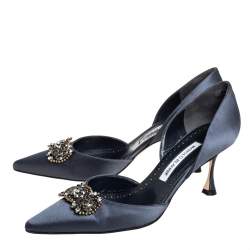 مملوكة مسبقًا حذاء كعب عالي مانولو بانيك ساتان أزرق مزخرف كريستال مقاس 40.5