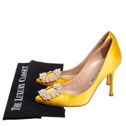 مملوكة مسبقًا حذاء كعب عالى مانولو بلانيك هانغيسى ساتان أصفر مقاس 35