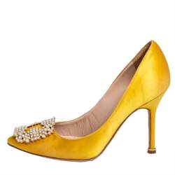 مملوكة مسبقًا حذاء كعب عالى مانولو بلانيك هانغيسى ساتان أصفر مقاس 35