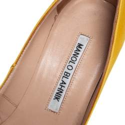 مملوكة مسبقًا حذاء كعب عالى مانولو بلانيك هانغيسى ساتان أصفر مقاس 35