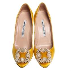 مملوكة مسبقًا حذاء كعب عالى مانولو بلانيك هانغيسى ساتان أصفر مقاس 35