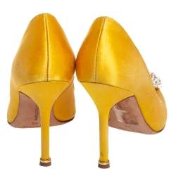 مملوكة مسبقًا حذاء كعب عالى مانولو بلانيك هانغيسى ساتان أصفر مقاس 35