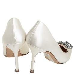 مملوكة مسبقًا حذاء كعب عالي مانولو بلانيك هانغيسي ساتان أبيض مقاس 37.5