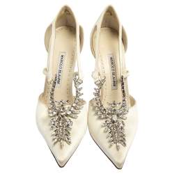 Pre Owned Manolo Blahnik Ivory White Satin Lala Crystal Embellished Pointed Toe Pumps Size 38.5