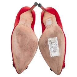 Pre Owned حذاء كعب عالي مانولو بلانيك ساتان أحمر مزخرف هانغيسي مقدمة مدببة مقاس 38.5