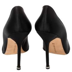 Pre Owned حذاء كعب عالي مانولو بلانيك هانغيسي ساتان أسود بمقدمة مدببة مقاس 42